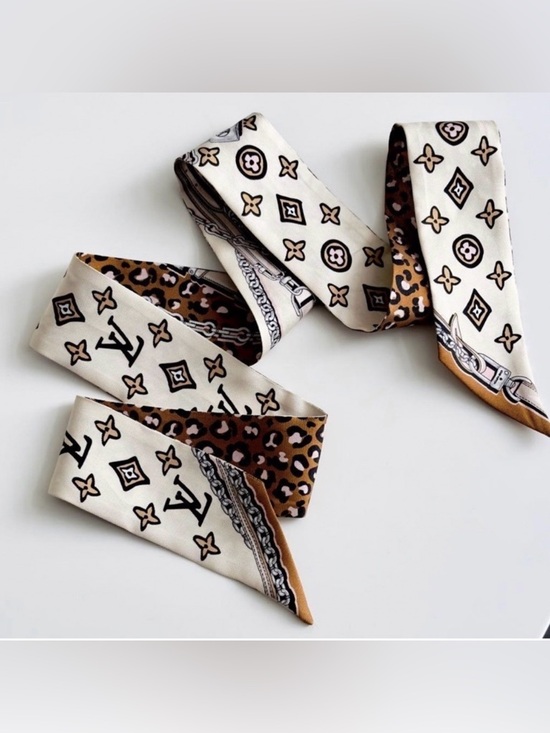 Louis Vuitton Accessories - Louis Vuitton Creme Silk Wild at Heart BB Bandeau Scarf